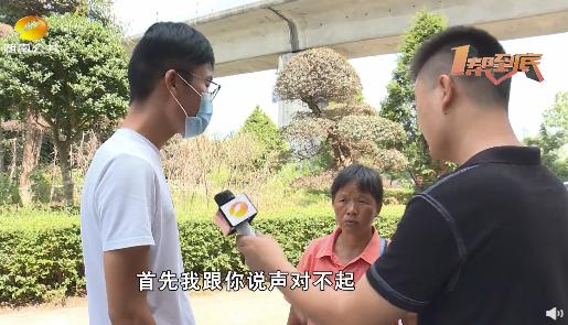 失实！网传长沙大妈用掏耳工具抠脚，拍摄者道歉，大妈：儿子都不理我了