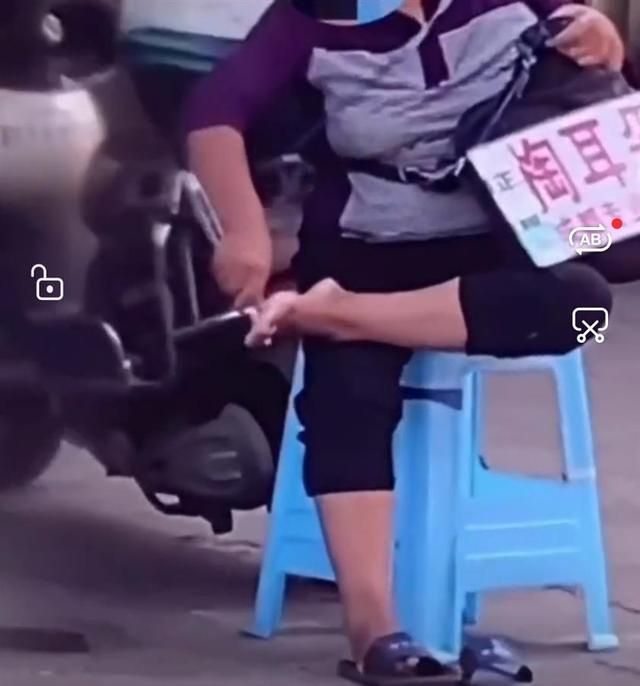 被网暴的长沙采耳大妈：生意大受影响，想找视频拍摄者索赔