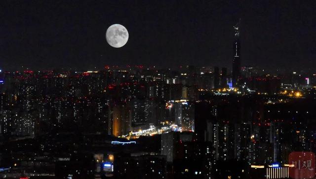 今年中秋朋友圈晒月亮大赛，冠军已提前内定