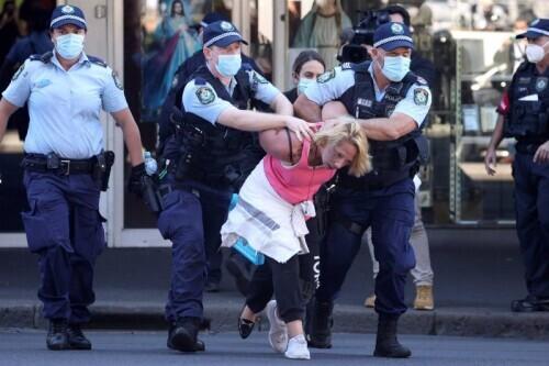 澳大利亚警察暴力镇压抗议者 美国共和党团体呼吁世界实施制裁