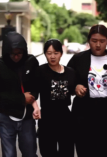这个"报警手势"在网上刷屏！警方发声了
