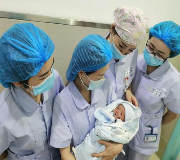 体重最低时仅910克！崇州“巴掌宝宝”闯关75天后，如今快5斤啦