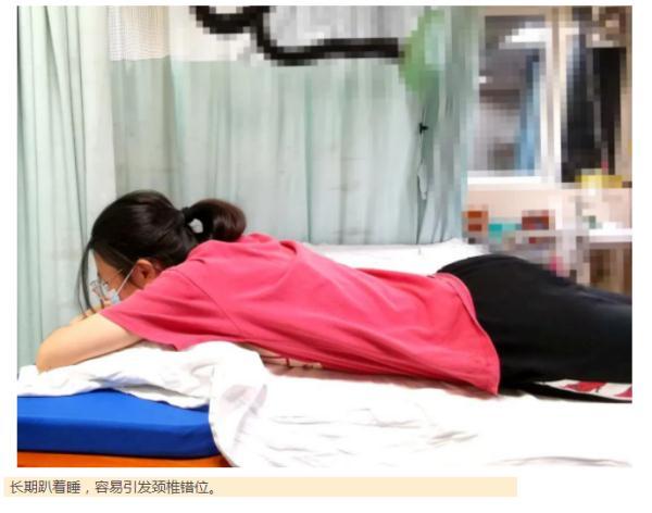 睡觉睡成脊柱侧弯？家长注意！快帮孩子纠正这些错误睡姿