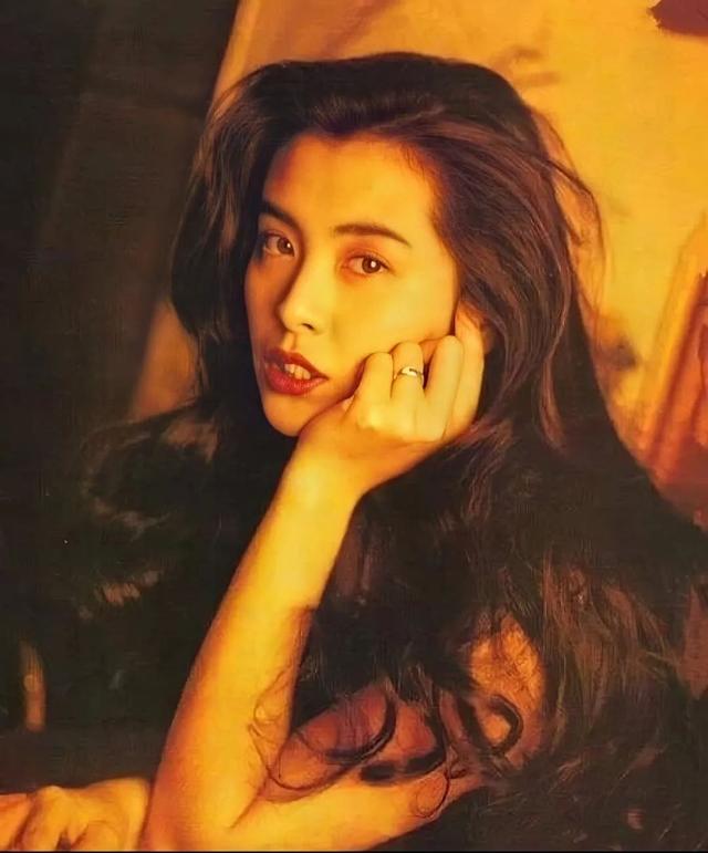 讲真的90年代的港风穿搭今天看起来真时髦啊