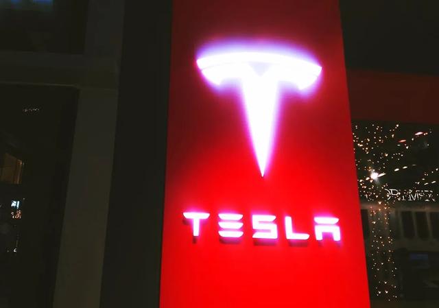 特斯拉美国官网上调多款车型售价；美国沃尔玛所售香薰喷雾中发现致命细菌；谷歌新数据中心或因干旱夭折