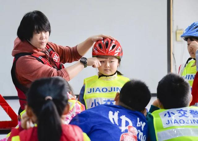 儿童友好 | 我们都是“小小交通警”！