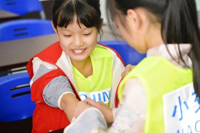 儿童友好 | 我们都是“小小交通警”！