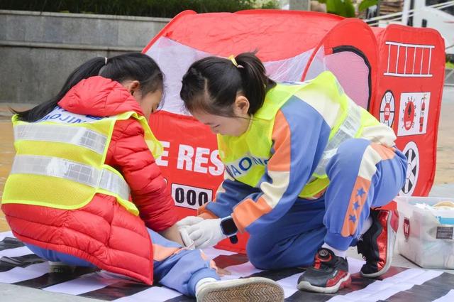 儿童友好 | 我们都是“小小交通警”！