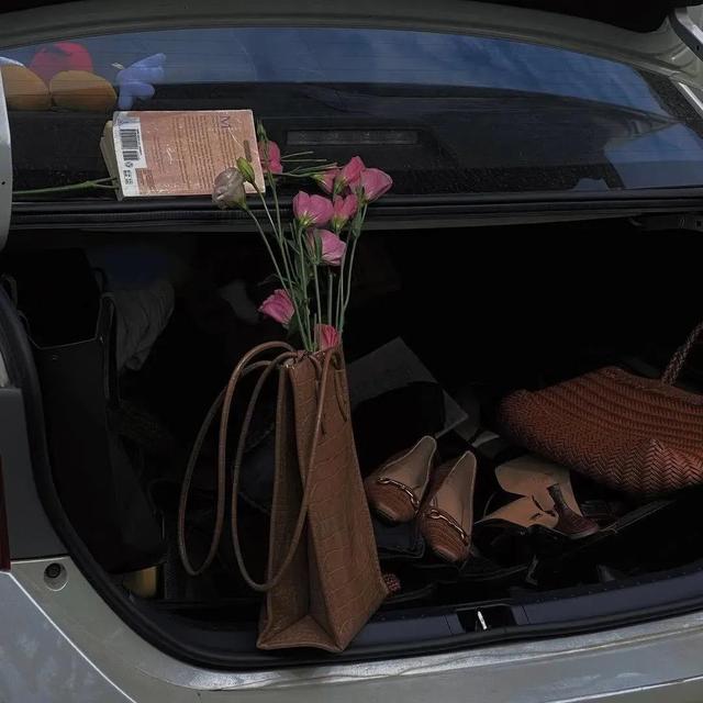 自动回复伤感经典短句子（满是遗憾的自动回复文案）