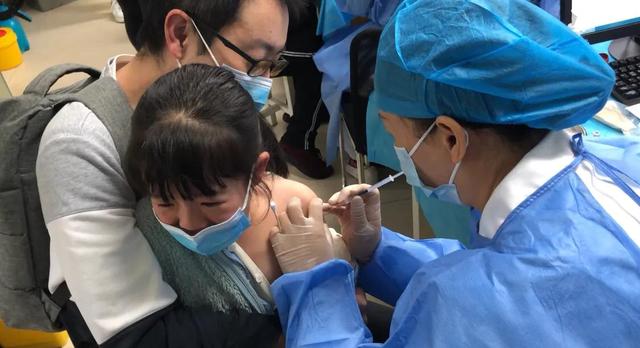 大手拉小手，防疫一起走