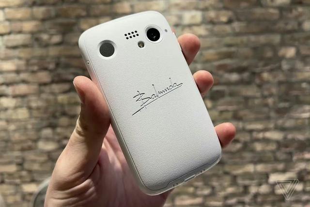 巴慕达发布首款手机：复古配置+复古设计，定价近6000元？