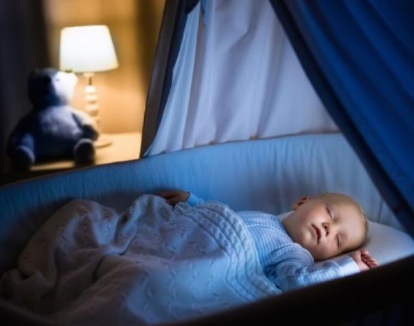 夜晚反复给孩子盖被子，这种做法对吗，宝宝有苦说不出