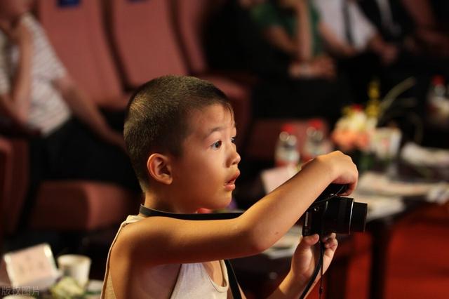 孩子不愿意自主思考问题，全靠老师和大人的帮助去做事儿怎么办？