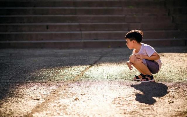 情商低的孩子，将来在社会上很难混好，家长要引起重视
