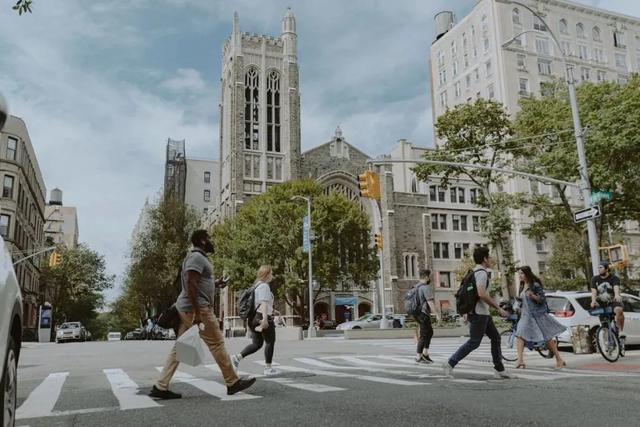 美国物价疯涨！5000万人恐失业！经济下滑堪比2008年金融危机