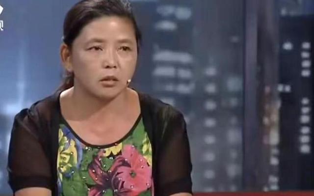 女儿不给继母倒水，写下2页“悔过书”，观察员为何看了齐落泪？