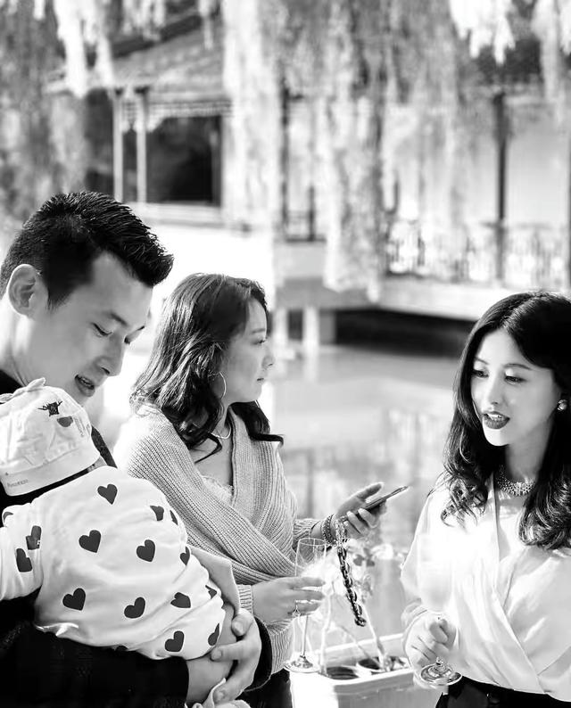 3个月内的婴儿能不能竖抱？竖抱不是问题，抱的姿势才是重点