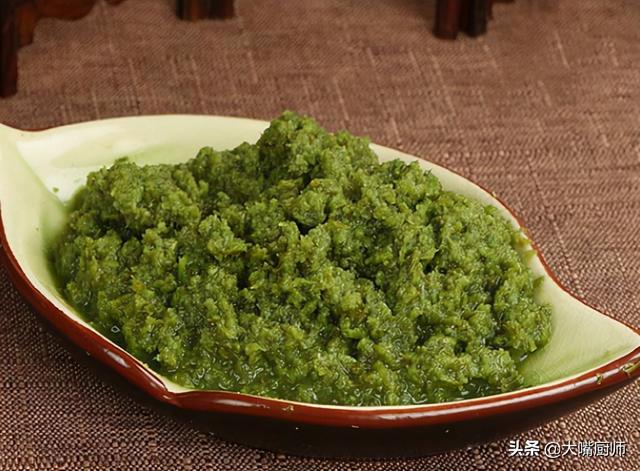 腌韭花酱的季节到了 记住一个技巧 放一年也绿油油的 清香好吃 全网搜