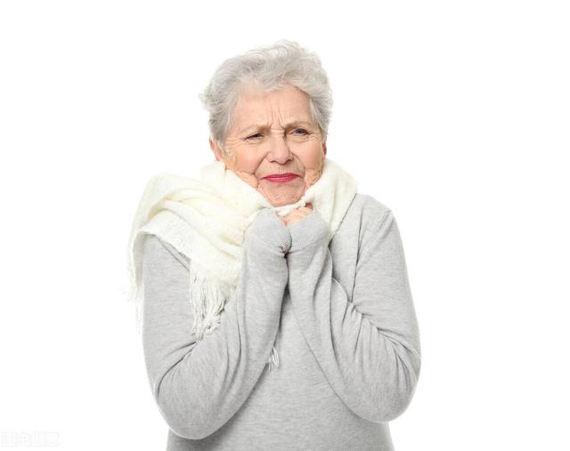 冬季手脚怕冷，试试这几个方法，温补阳气还不上火