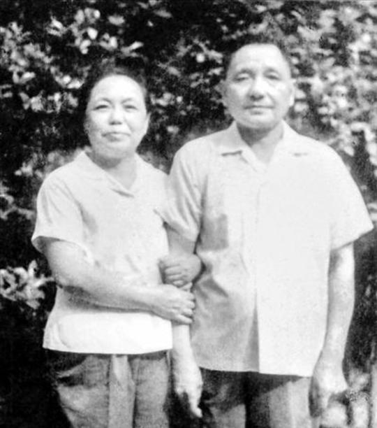 1939年邓小平结婚，彭德怀初见卓琳：小平同志，你可真会找老婆呀