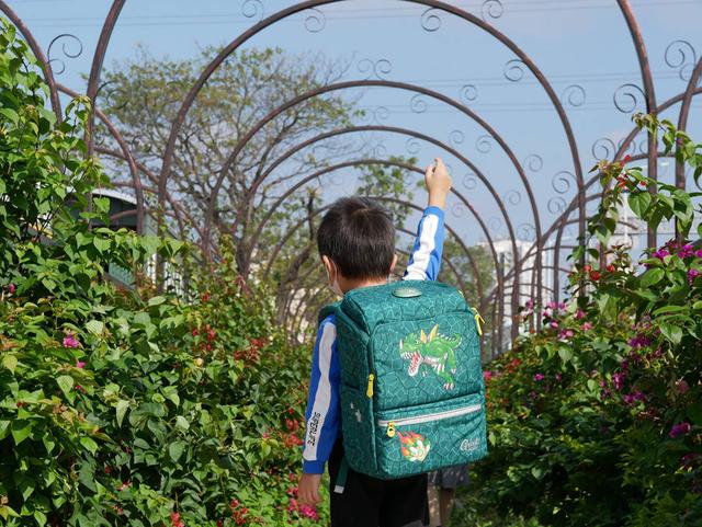 GMT for Kids轻巧护脊儿童书包：背负梦想×轻装上阵