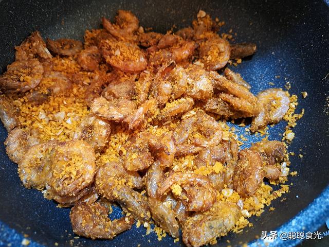 大虾这样做孩子吃不够，满口酥脆，连虾皮都能吃，蛋白丰富还补钙