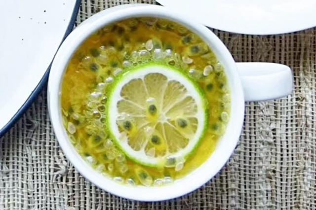 趣味早餐食谱：给孩子100分活力的芒果小考拉，搭配什锦炒面