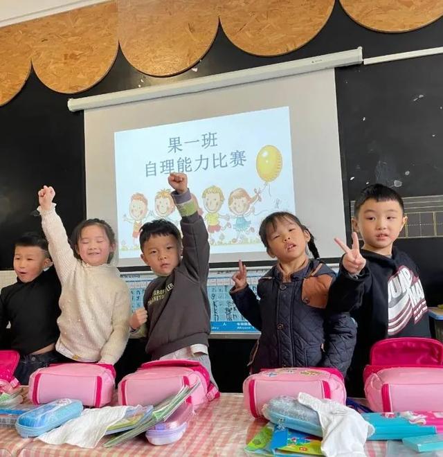 生活自理  快乐自立海亮小太阳幼儿园
