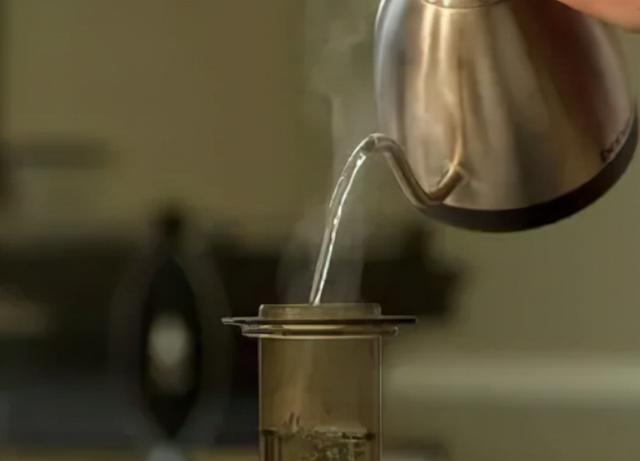 多次煮沸的开水，喝再多也不致癌，你已被踢出“相亲相爱一家人”