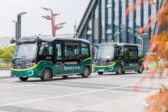 无锡闹市无人车，大爷大妈抢着坐