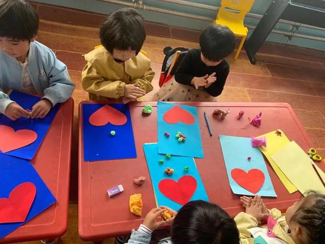 「童心筑梦 喜迎国庆」榆树幼儿园庆国庆手工制作活动