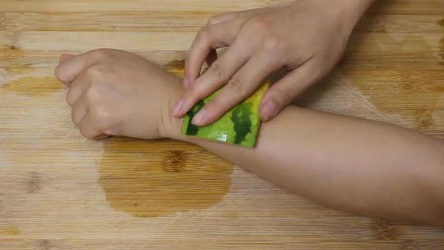 长痱子就要用痱子粉?好百邻育婴师教你用这3招，比痱子粉管用得多