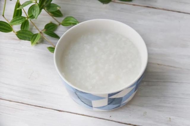 《黄帝内经》指出：咽喉、胸膈、胃脘的病症，可以使用这种治法