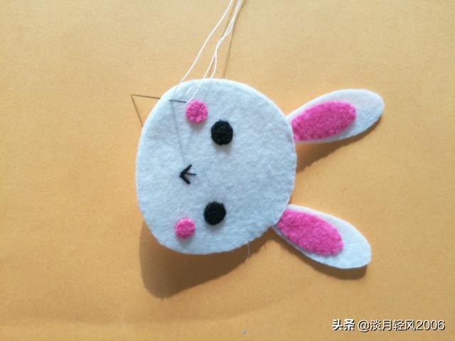 用布做的简单手工艺品兔子制作(兔子不织布手工制作图片)