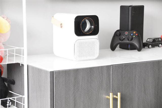 千元投影仪最佳选择，支持腾讯云游戏，1599元老百姓买得起