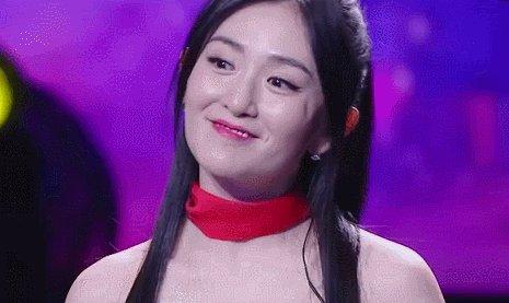 谢娜李湘:稳坐一姐之位8年，根正苗红的李湘为何输给