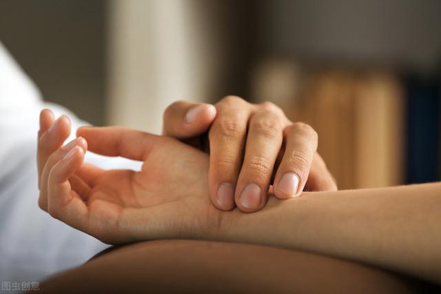 经常腹痛，一痛就泻，泻完就好，这种腹泻中医如何治？