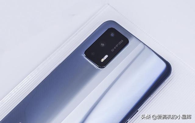 跌至2599元，驍龍888+6400萬三攝+120Hz，65W快充手機現貨供應