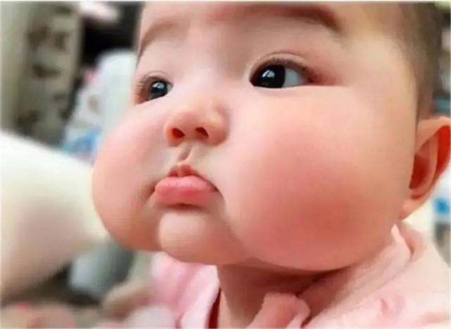 宝妈看在眼里，疼在心上，婴儿身体褶皱处发红甚至皮肤破损