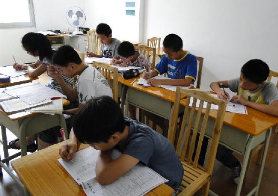 新东方宣布，将停止义务教育阶段学科培训，家长对此看法不一