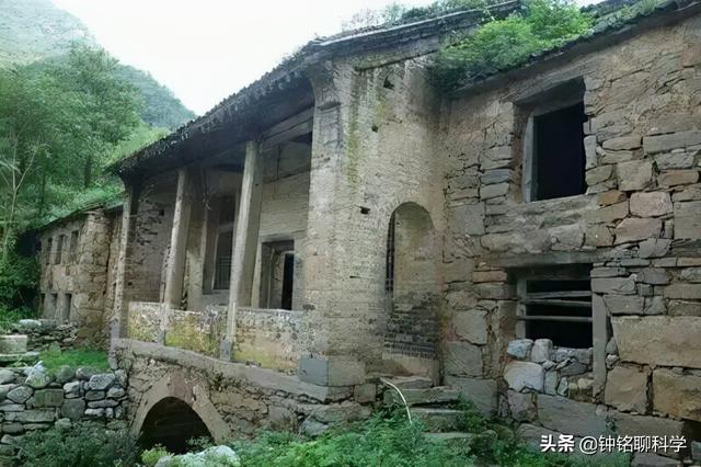封门村真实灵异事件:中国第一鬼村“封门村”有多神秘？主播夜闯鬼村，晚上又报警求救