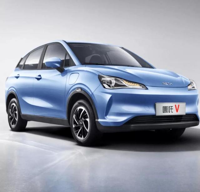 2021新款哪吒V微纯电动车低价高配，快充续航401公里，配置高