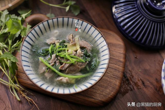 女人要好好爱自己，2块钱益母草煮汤，每个月煮4次，暖腹不受寒凉