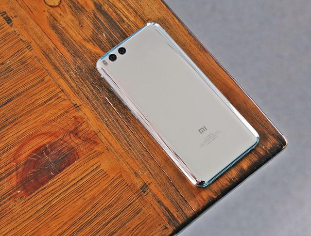 贵得离谱的定制手机，究竟是“智商税”，还是身份的象征？