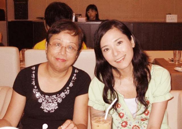 当红女星郭羡妮：嫁普通的河南小丈夫，给农村公婆买房