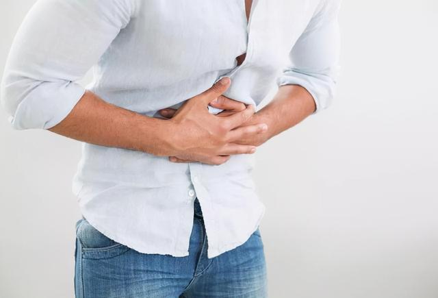 一饿就心慌，手抖是咋回事？除了低血糖，或许还与这几个因素有关