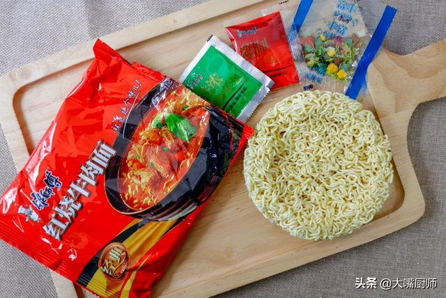 和泡面相比，这5种美食才是“垃圾食物”，营养低，吃多了没好处