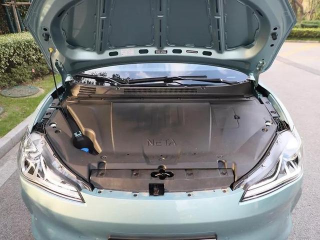 2021新款哪吒V微纯电动车低价高配，快充续航401公里，配置高