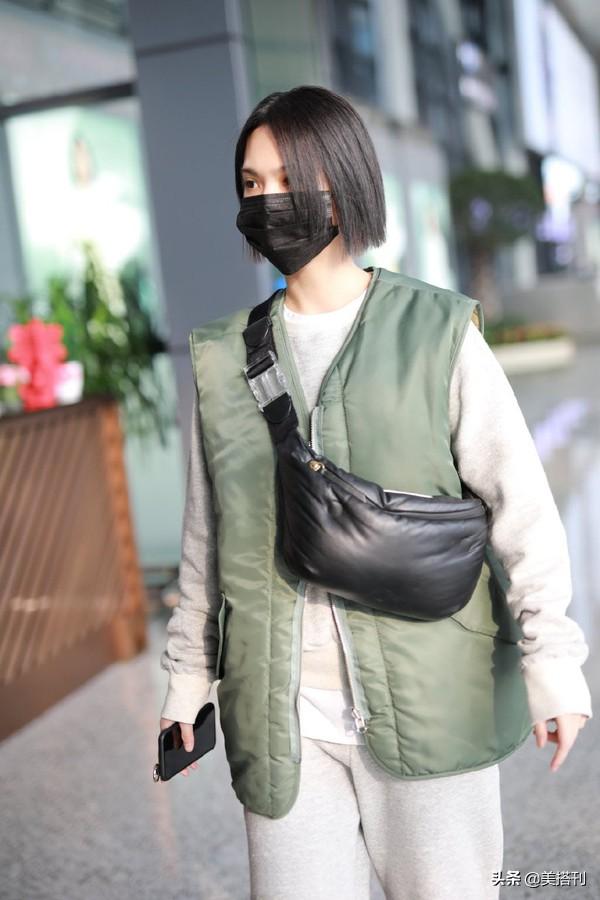 杨丞琳的短发:杨丞琳和李荣浩重聚后现身，短发配绿马甲马丁靴，小个子穿衣模板