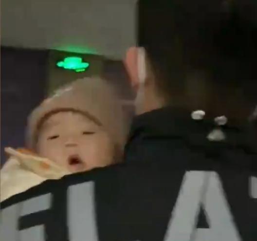 代入感太强，河北一宝宝“昏迷不醒”爸妈飞奔送医，结果是太困了